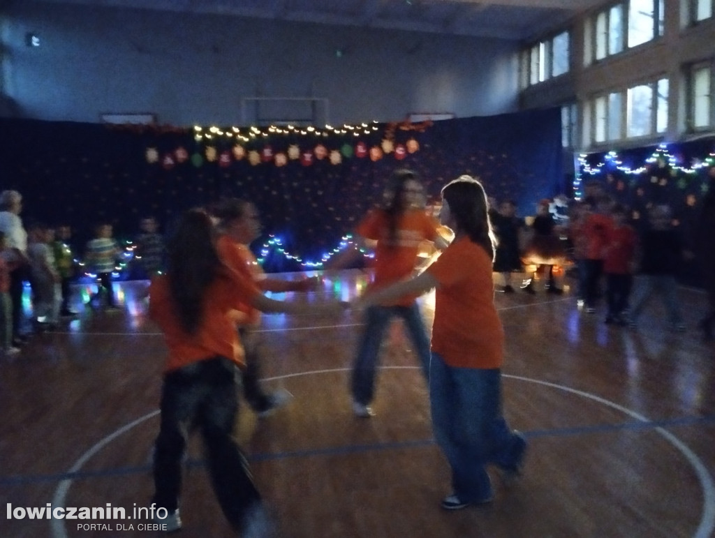 Łowicz. Bal Jesiennych Liści w SP 4