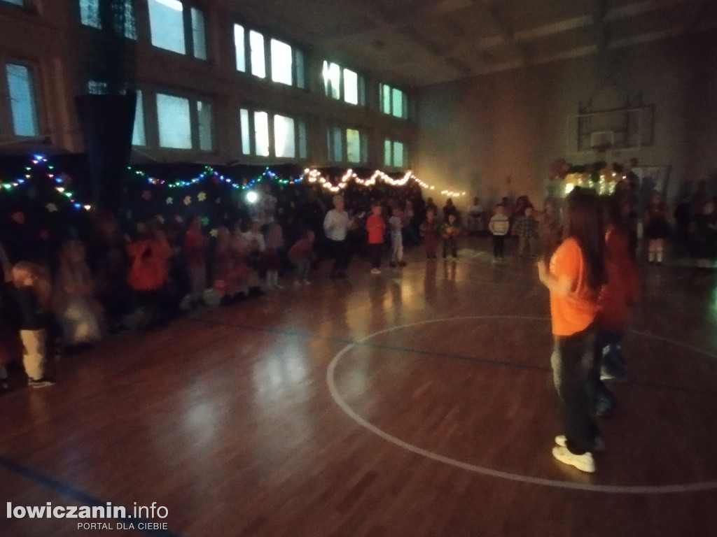 Łowicz. Bal Jesiennych Liści w SP 4