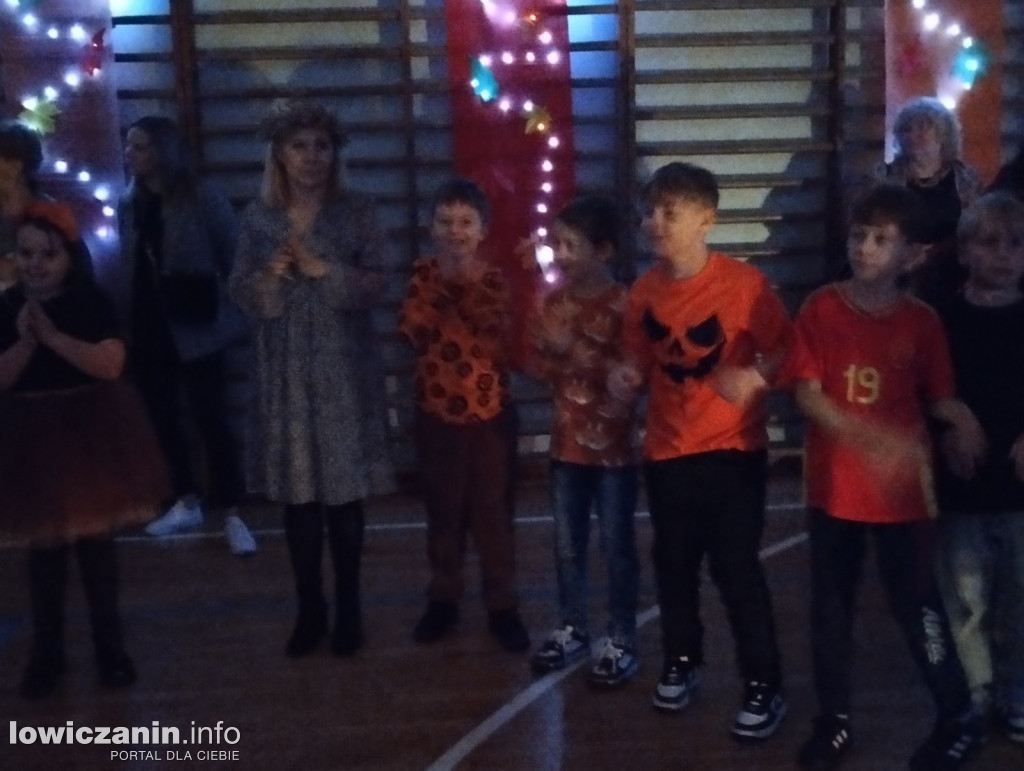 Łowicz. Bal Jesiennych Liści w SP 4