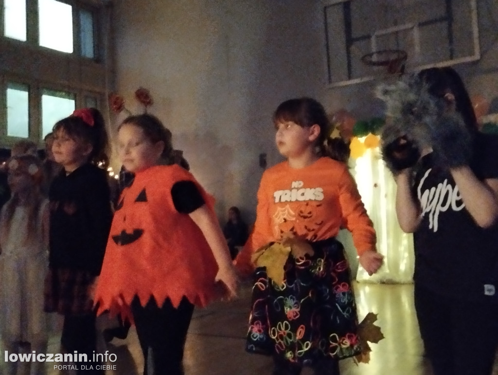 Łowicz. Bal Jesiennych Liści w SP 4