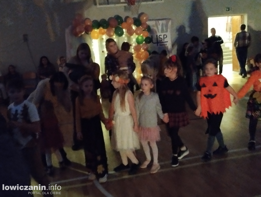 Łowicz. Bal Jesiennych Liści w SP 4