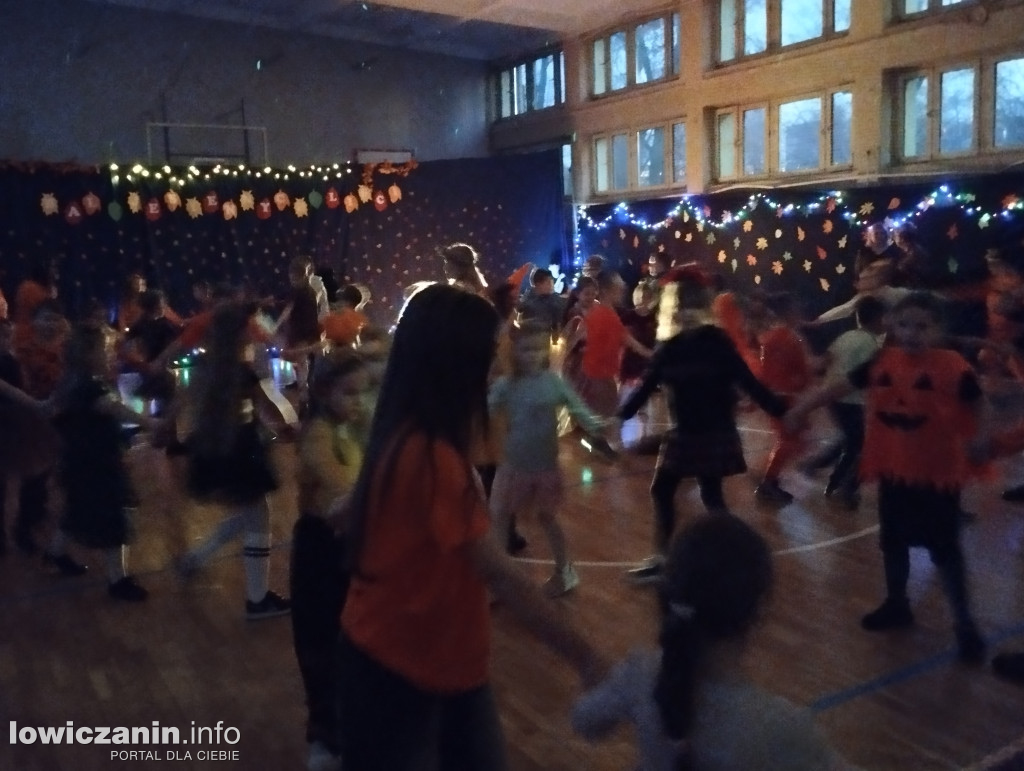 Łowicz. Bal Jesiennych Liści w SP 4