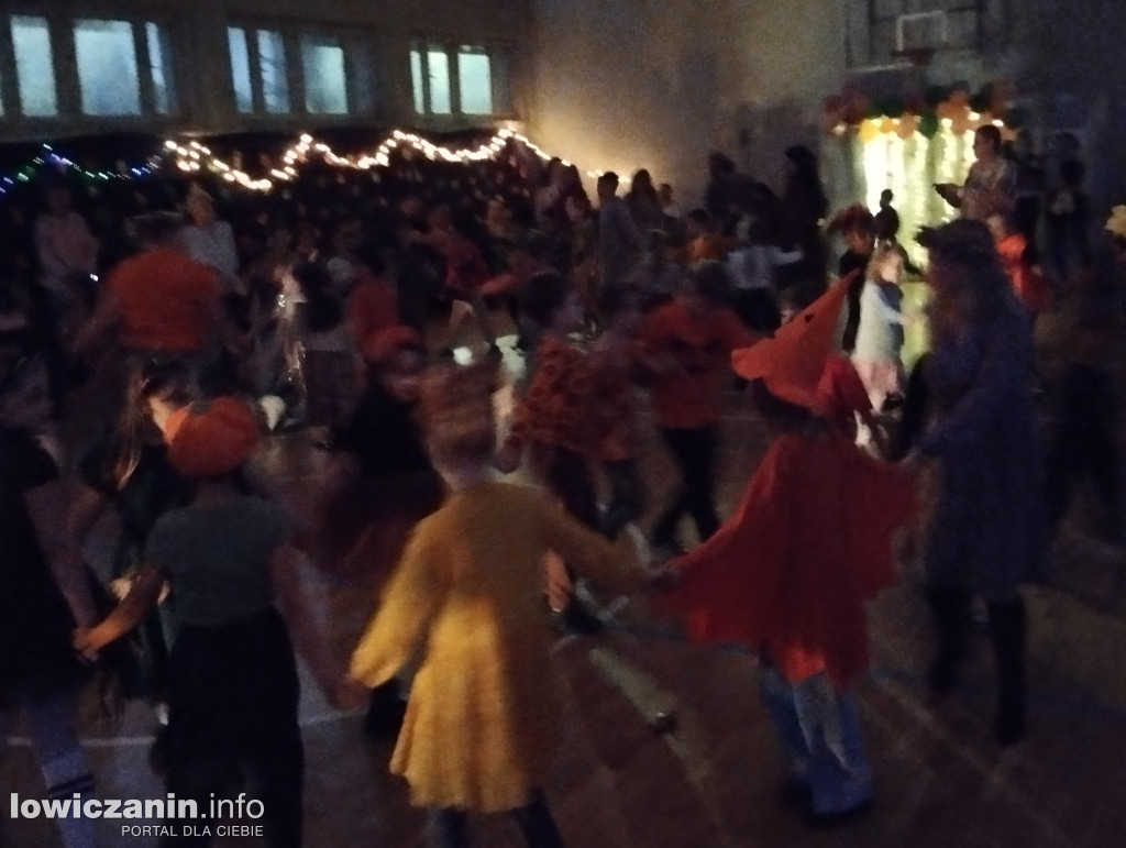 Łowicz. Bal Jesiennych Liści w SP 4