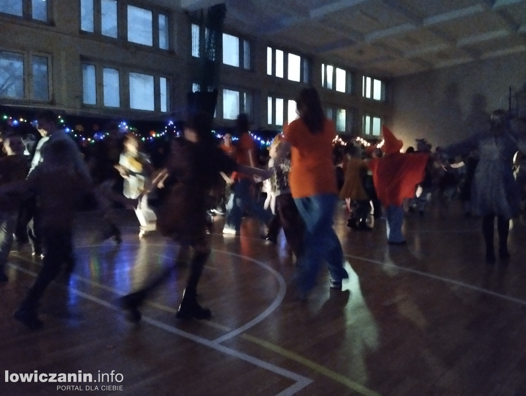 Łowicz. Bal Jesiennych Liści w SP 4