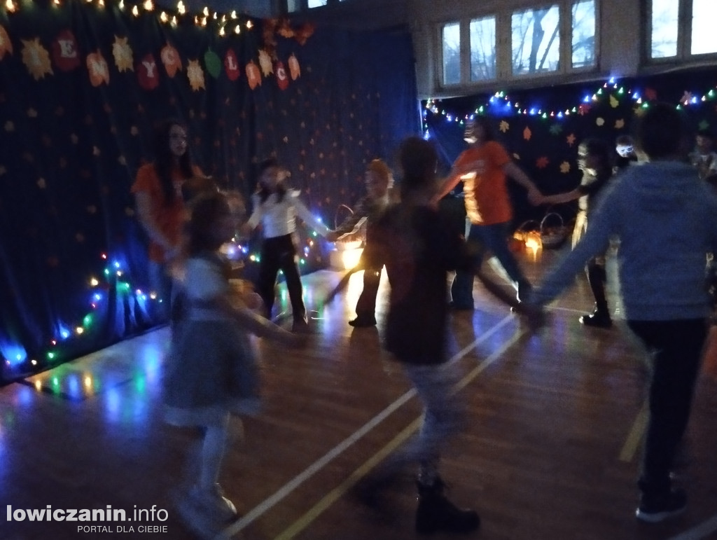 Łowicz. Bal Jesiennych Liści w SP 4