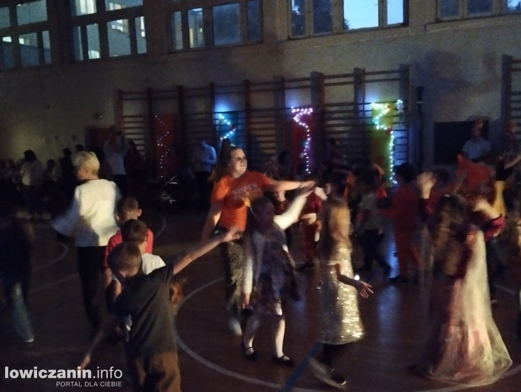 Łowicz. Bal Jesiennych Liści w SP 4