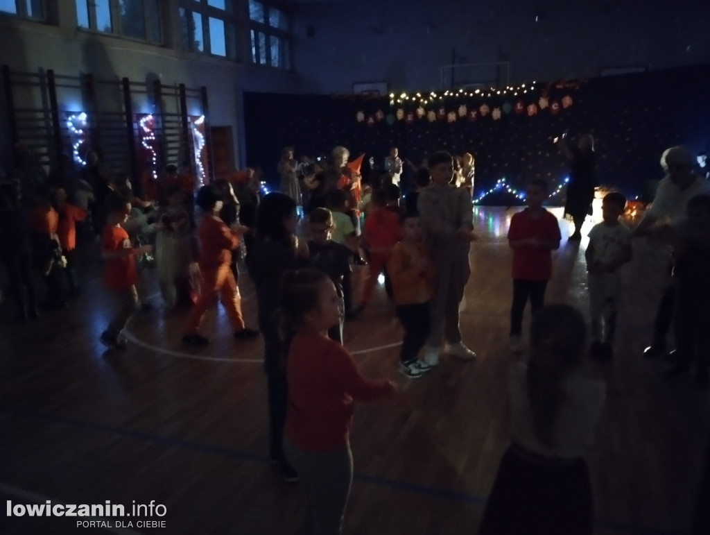 Łowicz. Bal Jesiennych Liści w SP 4