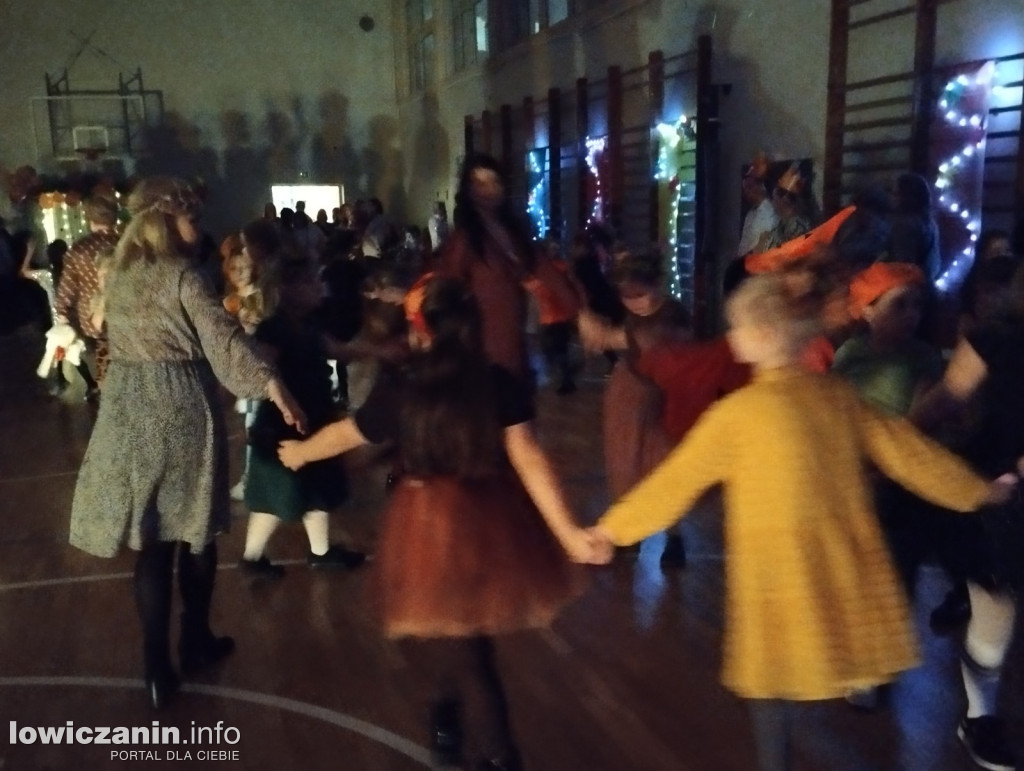 Łowicz. Bal Jesiennych Liści w SP 4