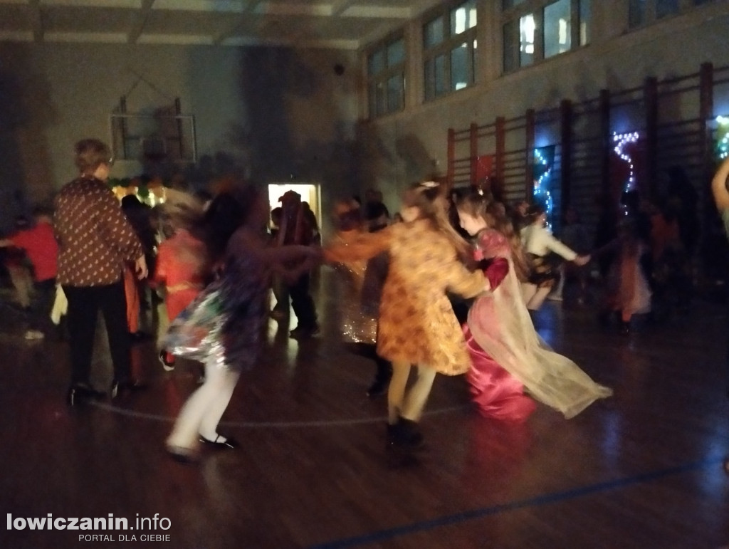 Łowicz. Bal Jesiennych Liści w SP 4