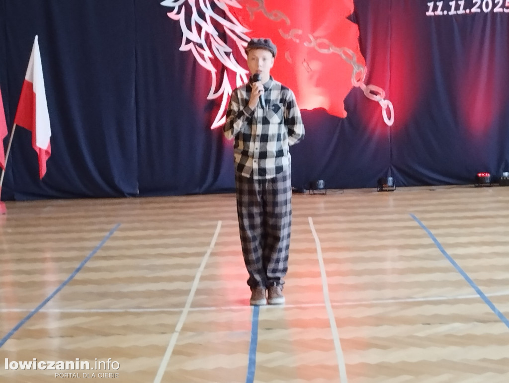 Łowicz. Uroczystości patriotyczne w SP 3