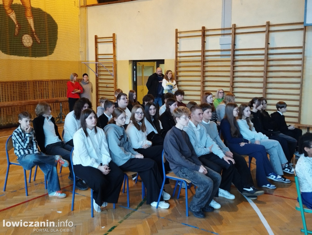 Łowicz. Uroczystości patriotyczne w SP 3