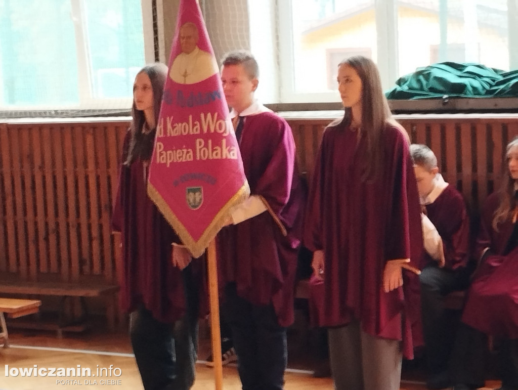 Łowicz. Uroczystości patriotyczne w SP 3