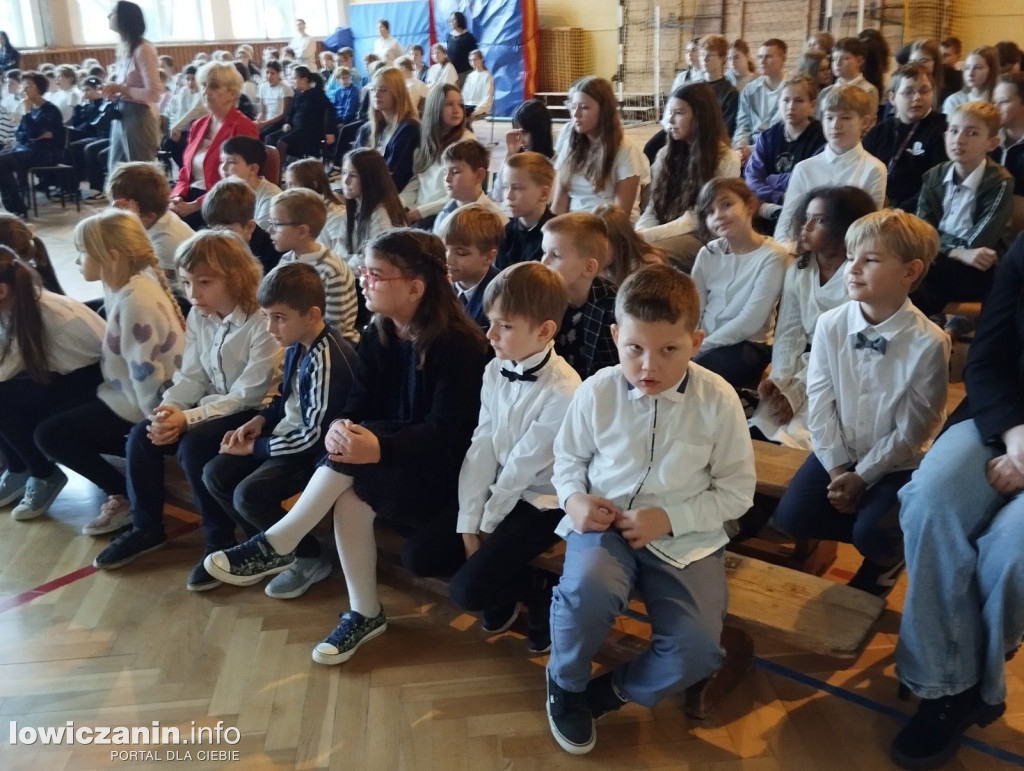 Łowicz. Uroczystości patriotyczne w SP 3