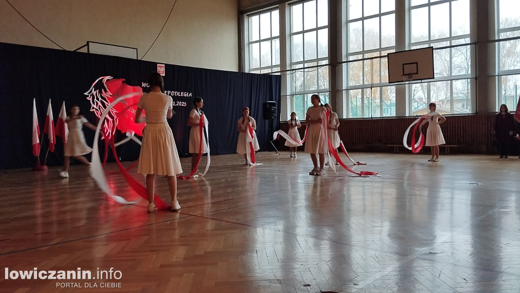 Łowicz. Uroczystości patriotyczne w SP 3