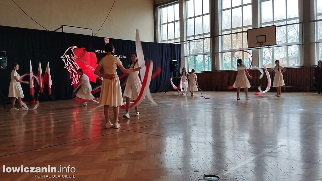 Łowicz. Uroczystości patriotyczne w SP 3