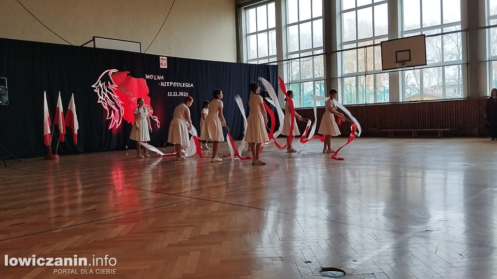 Łowicz. Uroczystości patriotyczne w SP 3