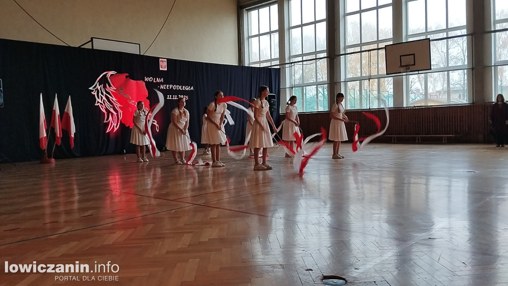 Łowicz. Uroczystości patriotyczne w SP 3