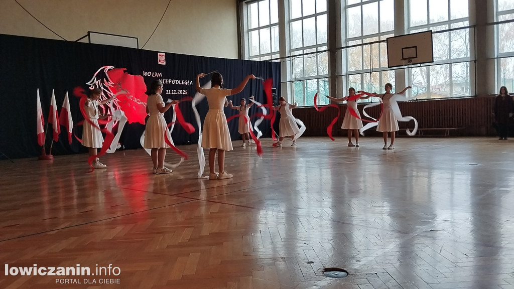 Łowicz. Uroczystości patriotyczne w SP 3