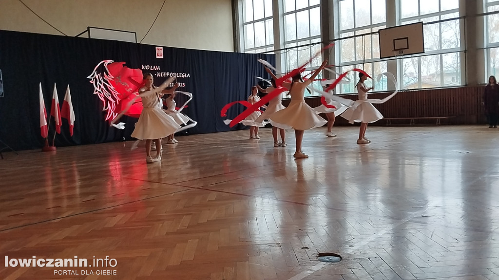 Łowicz. Uroczystości patriotyczne w SP 3
