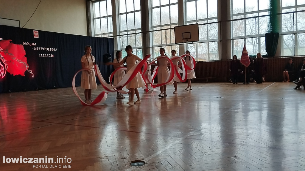 Łowicz. Uroczystości patriotyczne w SP 3