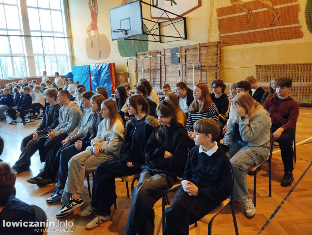 Łowicz. Uroczystości patriotyczne w SP 3