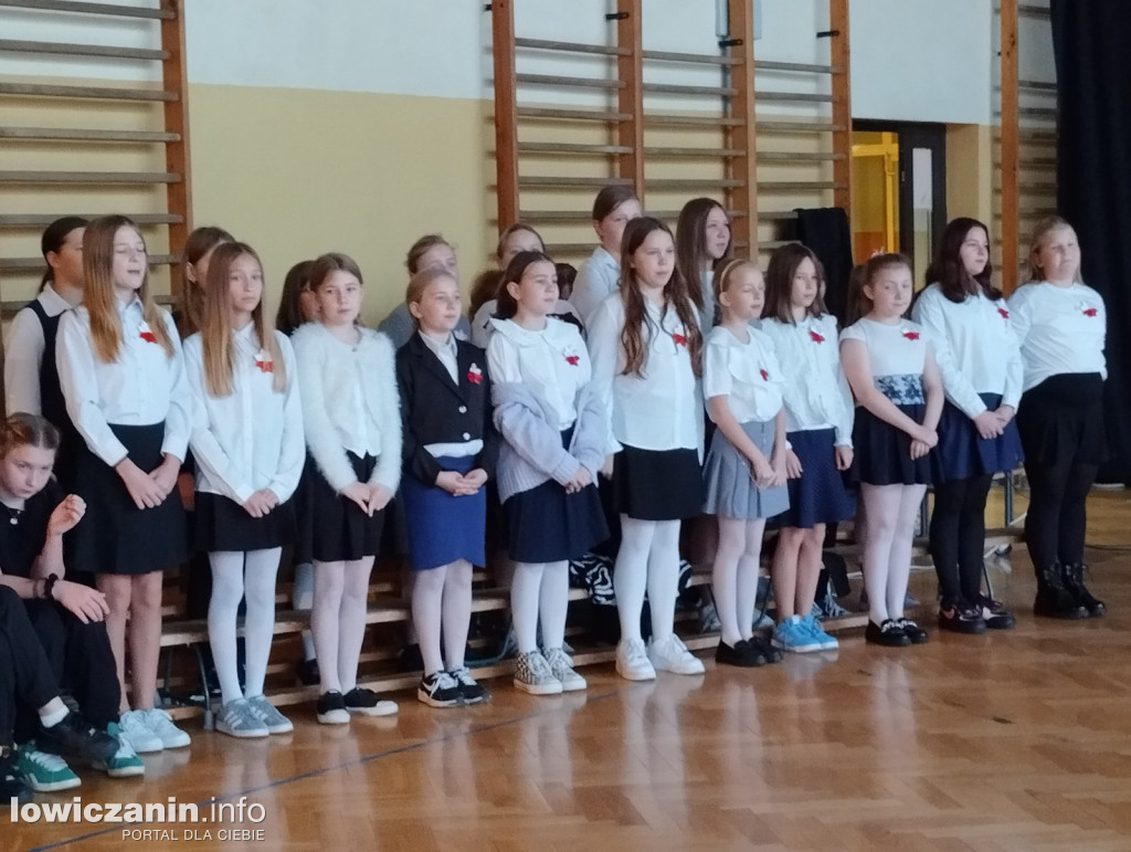 Łowicz. Uroczystości patriotyczne w SP 3