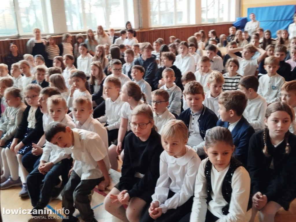 Łowicz. Uroczystości patriotyczne w SP 3