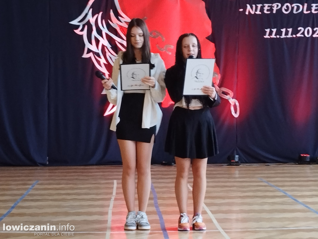 Łowicz. Uroczystości patriotyczne w SP 3