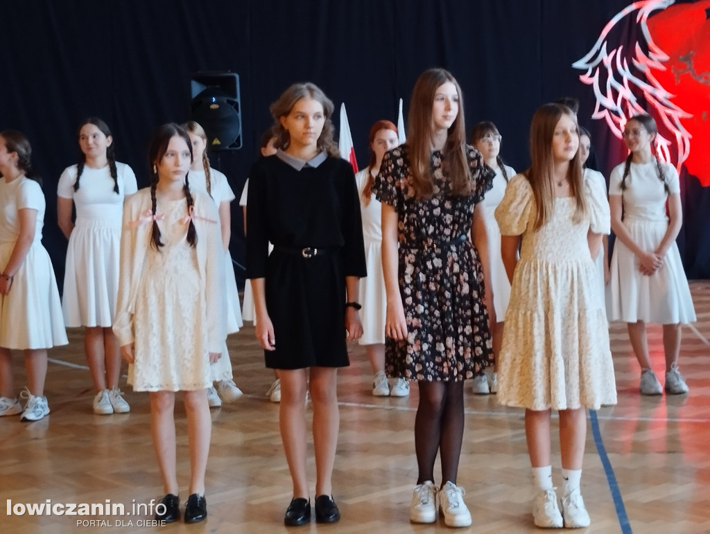 Łowicz. Uroczystości patriotyczne w SP 3