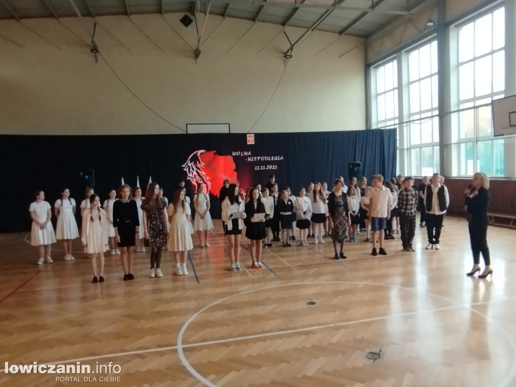 Łowicz. Uroczystości patriotyczne w SP 3