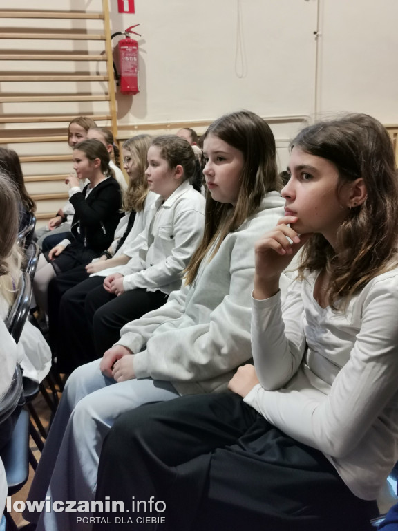 Łowicz. 11 Listopada w SP1