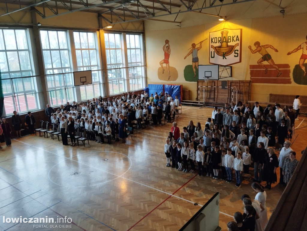 Łowicz. Uroczystości patriotyczne w SP 3