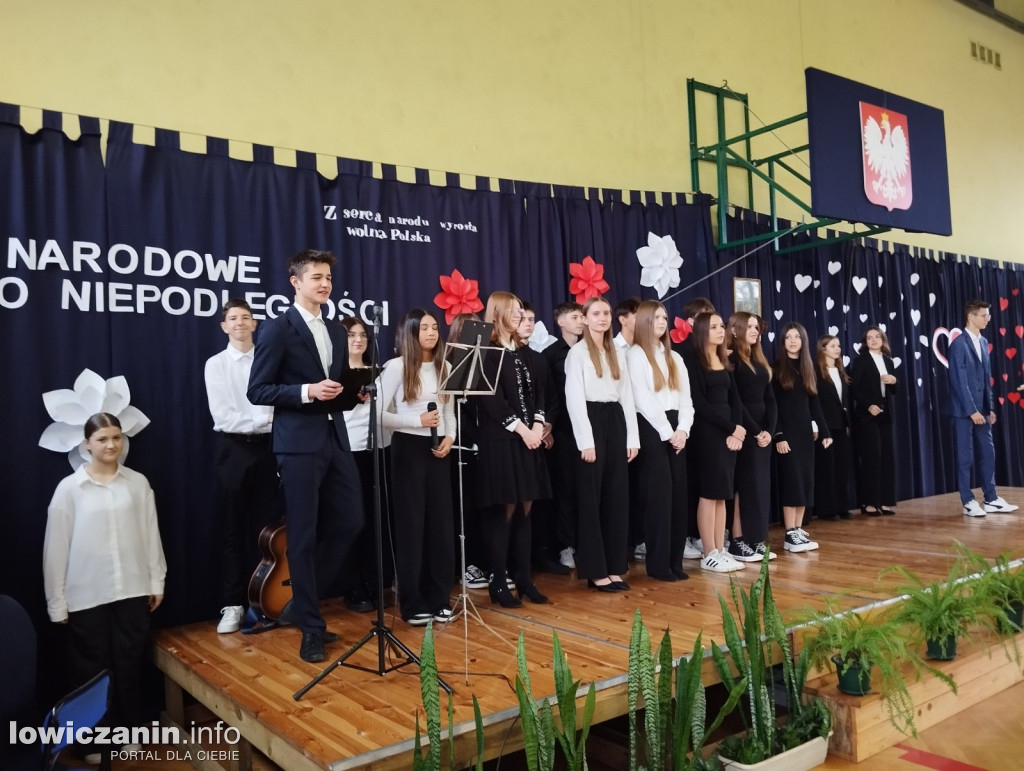 Łowicz. Obchody Święta Niepodległości w ZSP 4