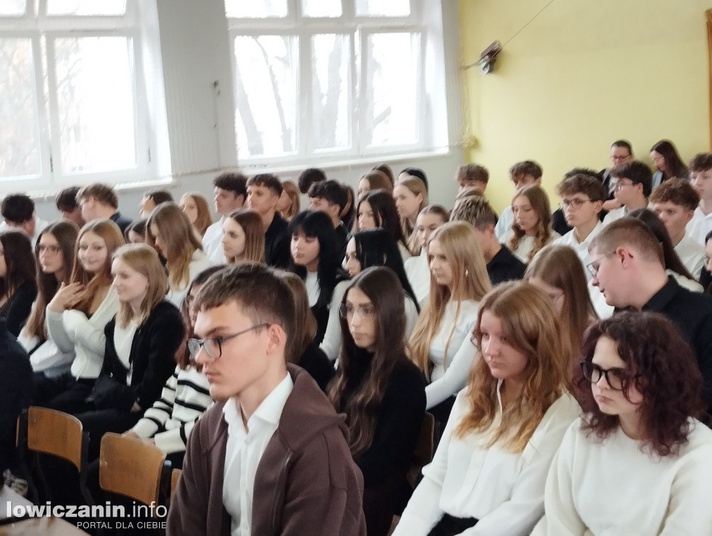 Łowicz. Obchody Święta Niepodległości w ZSP 4