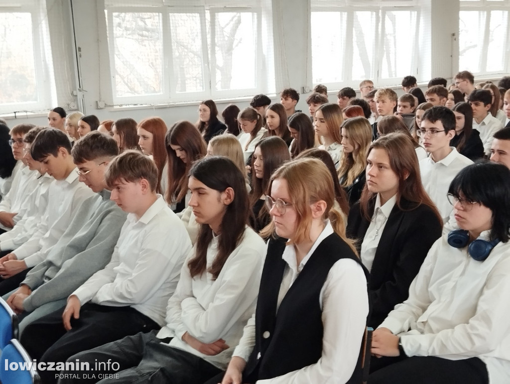 Łowicz. Obchody Święta Niepodległości w ZSP 4