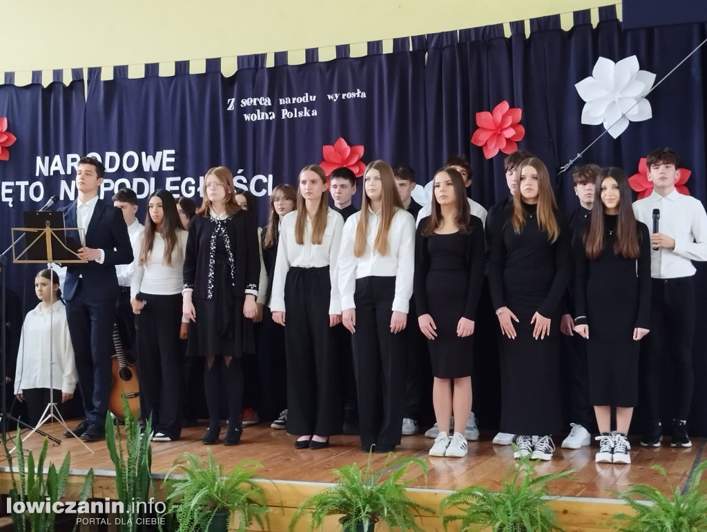 Łowicz. Obchody Święta Niepodległości w ZSP 4