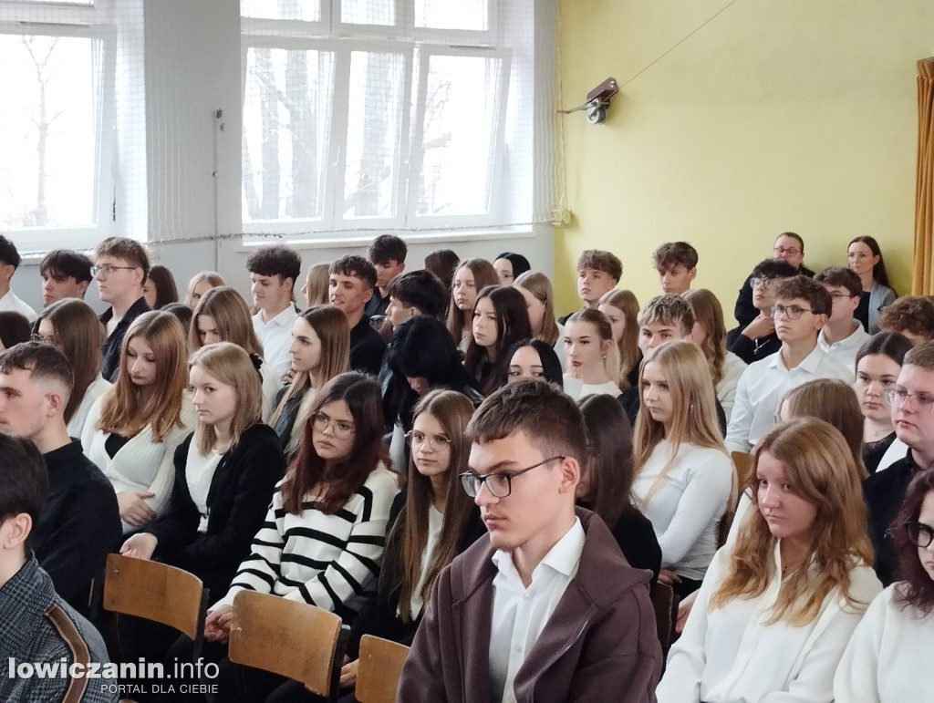 Łowicz. Obchody Święta Niepodległości w ZSP 4