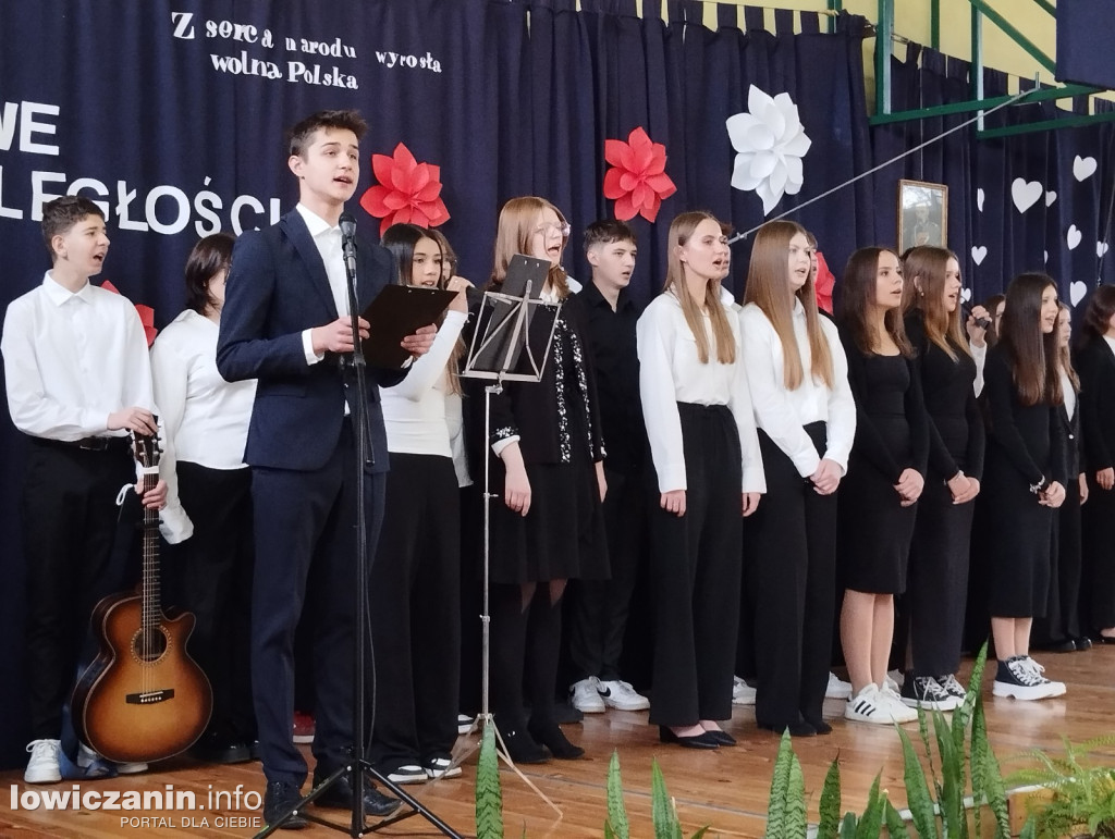 Łowicz. Obchody Święta Niepodległości w ZSP 4