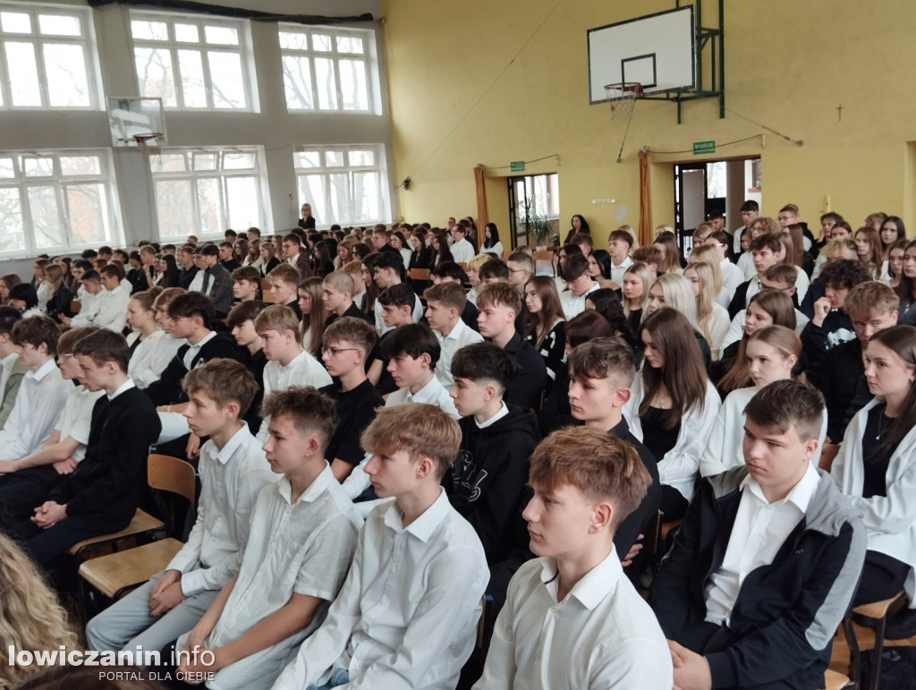 Łowicz. Obchody Święta Niepodległości w ZSP 4