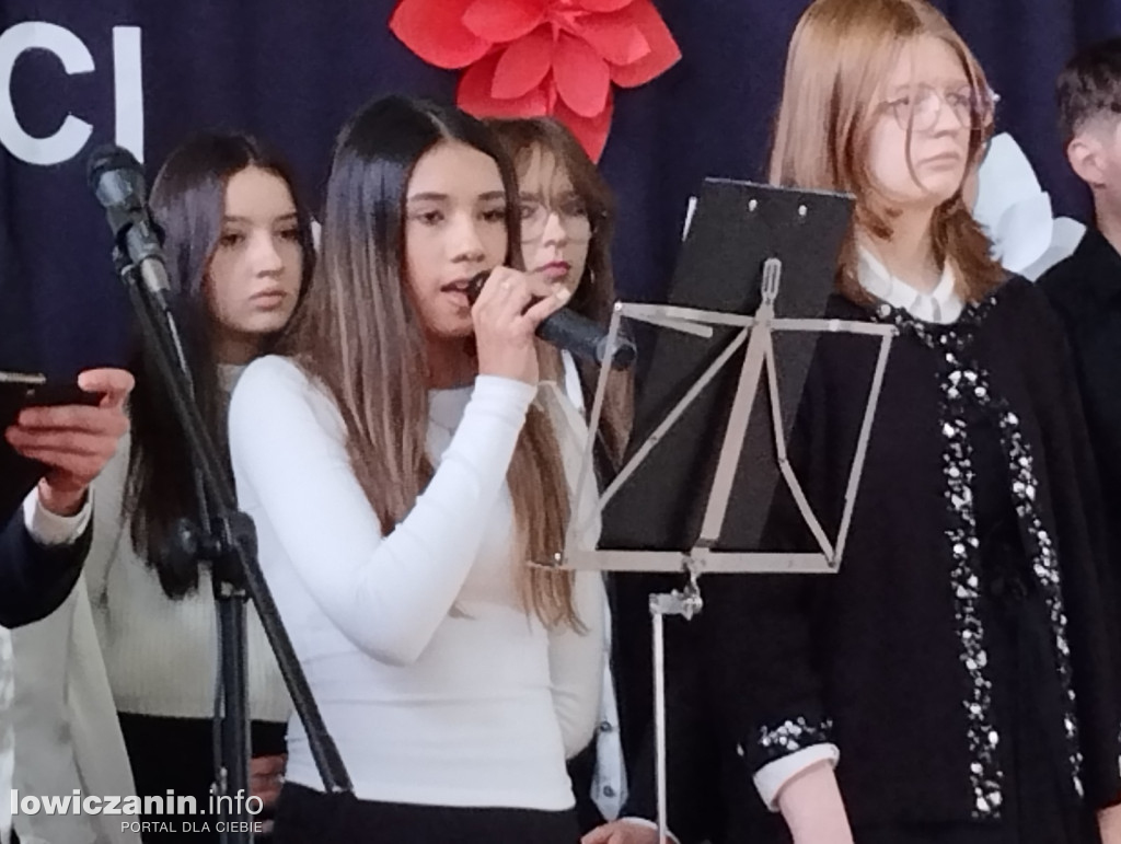 Łowicz. Obchody Święta Niepodległości w ZSP 4