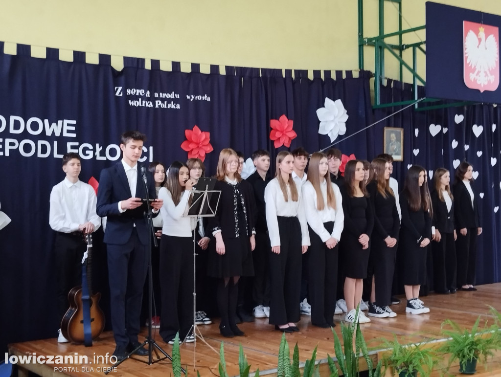 Łowicz. Obchody Święta Niepodległości w ZSP 4