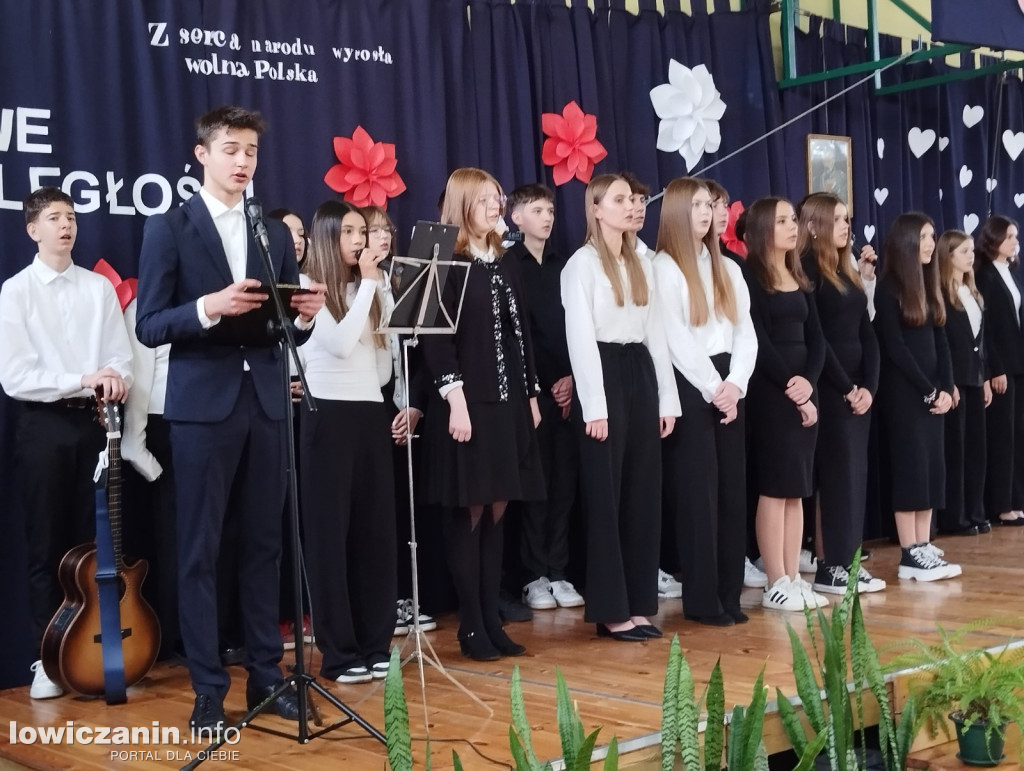 Łowicz. Obchody Święta Niepodległości w ZSP 4