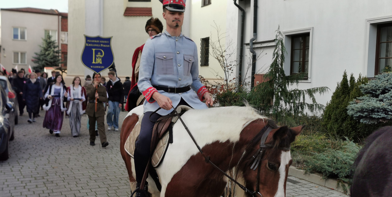 Pochód szkoły pijarskiej w Łowiczu