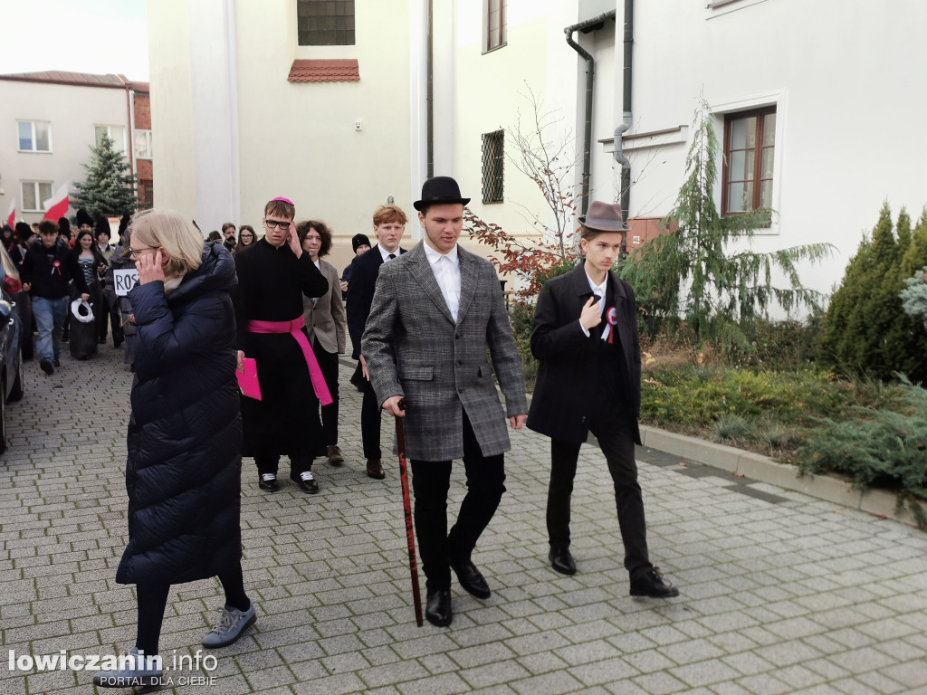 Pochód szkoły pijarskiej w Łowiczu