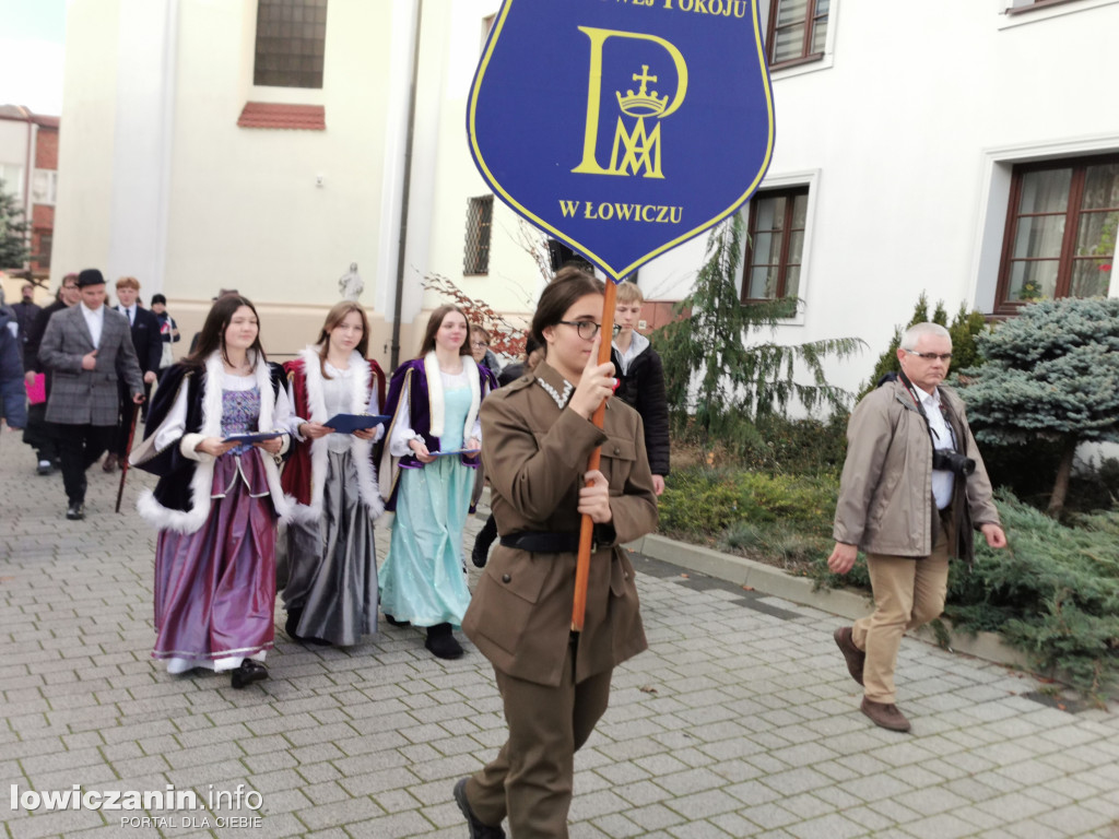 Pochód szkoły pijarskiej w Łowiczu
