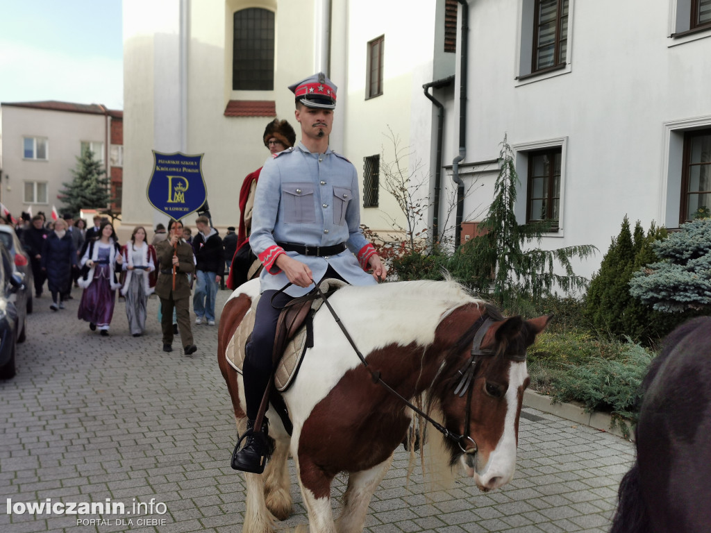 Pochód szkoły pijarskiej w Łowiczu