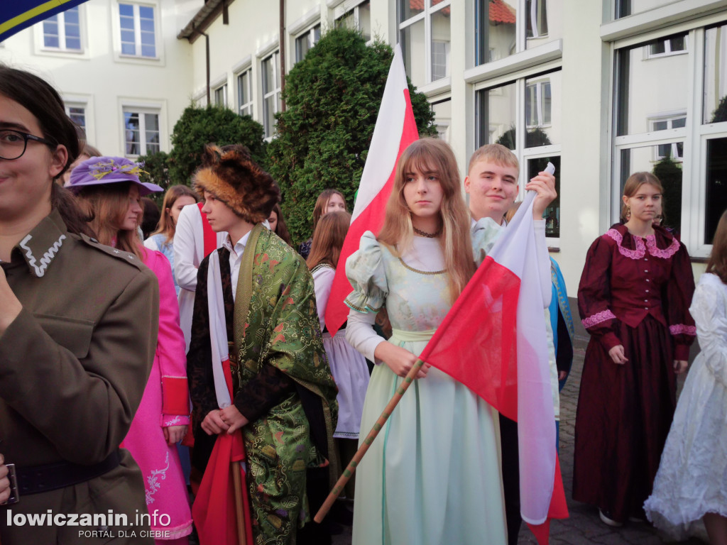 Pochód szkoły pijarskiej w Łowiczu