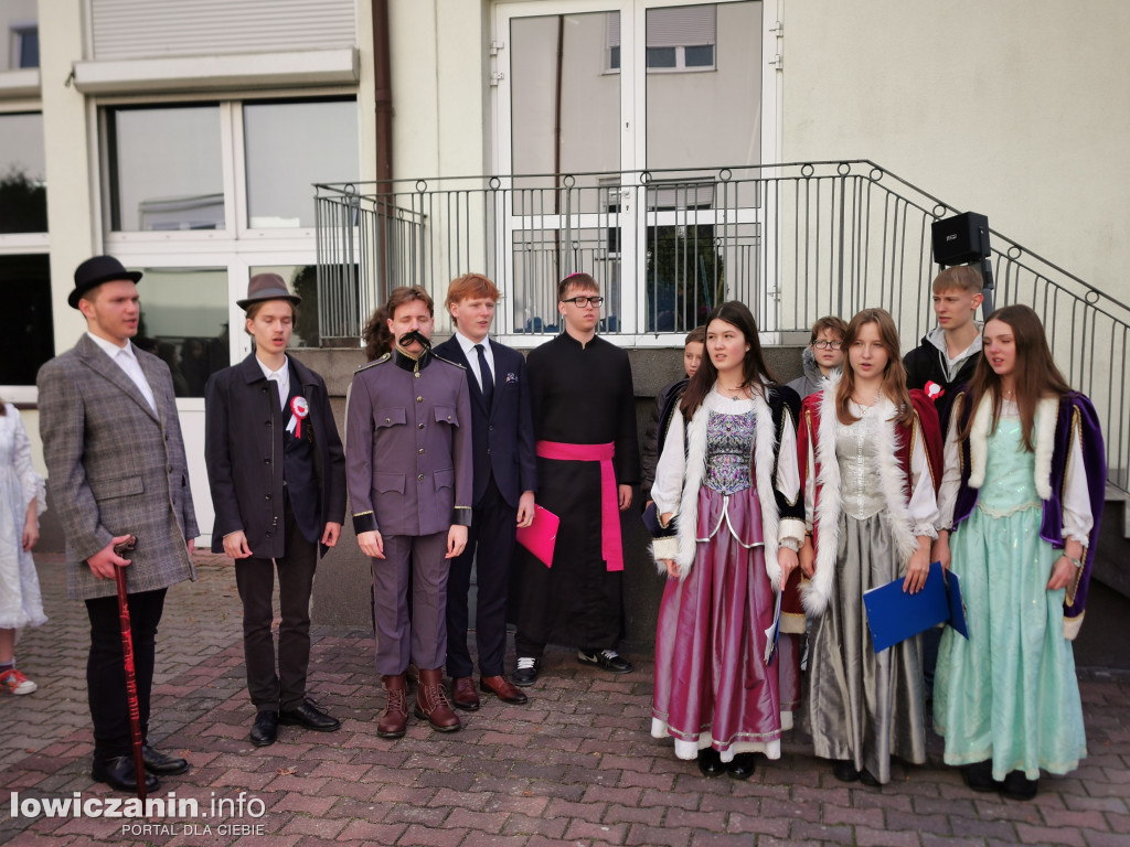 Pochód szkoły pijarskiej w Łowiczu