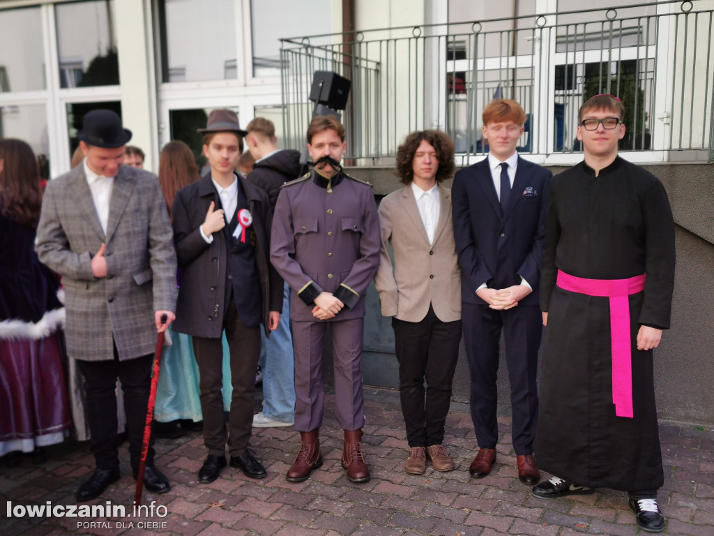 Pochód szkoły pijarskiej w Łowiczu