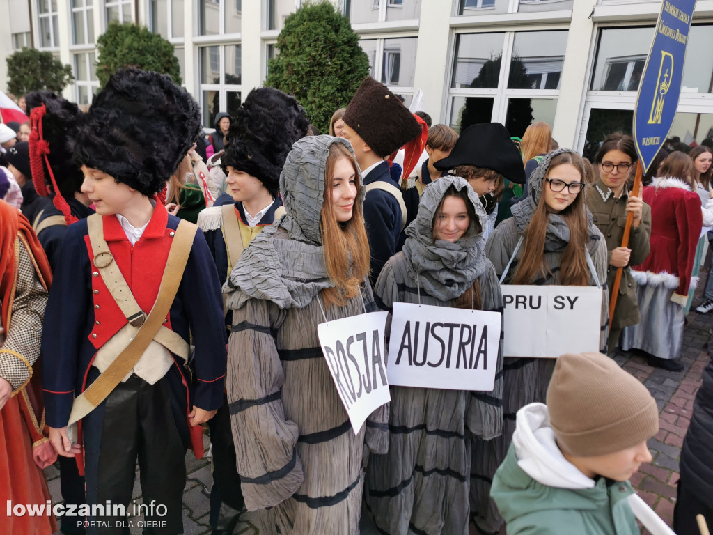 Pochód szkoły pijarskiej w Łowiczu